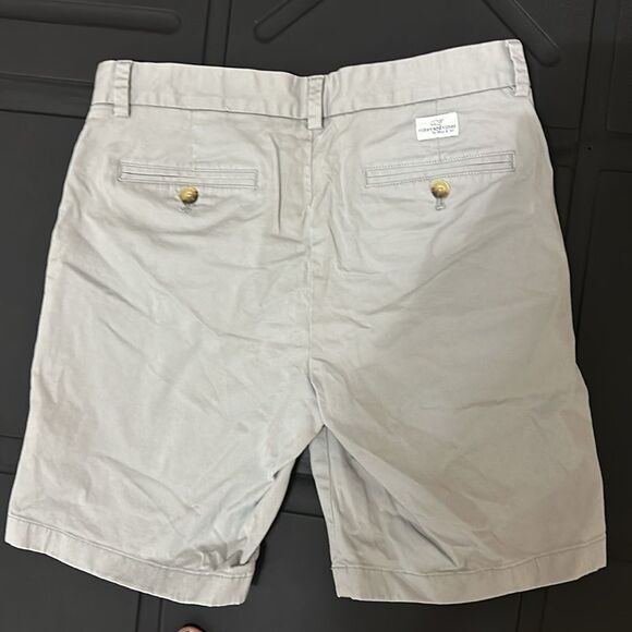 Vineyard Vines Breaker Shorts 9” Inseam - Picture 4 of 5